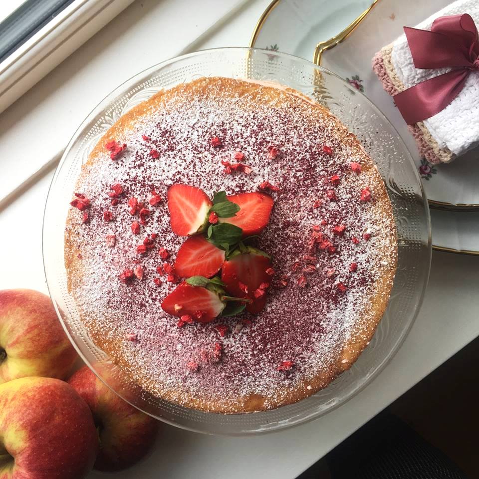 Nem-saml-selv jordbærlagkage