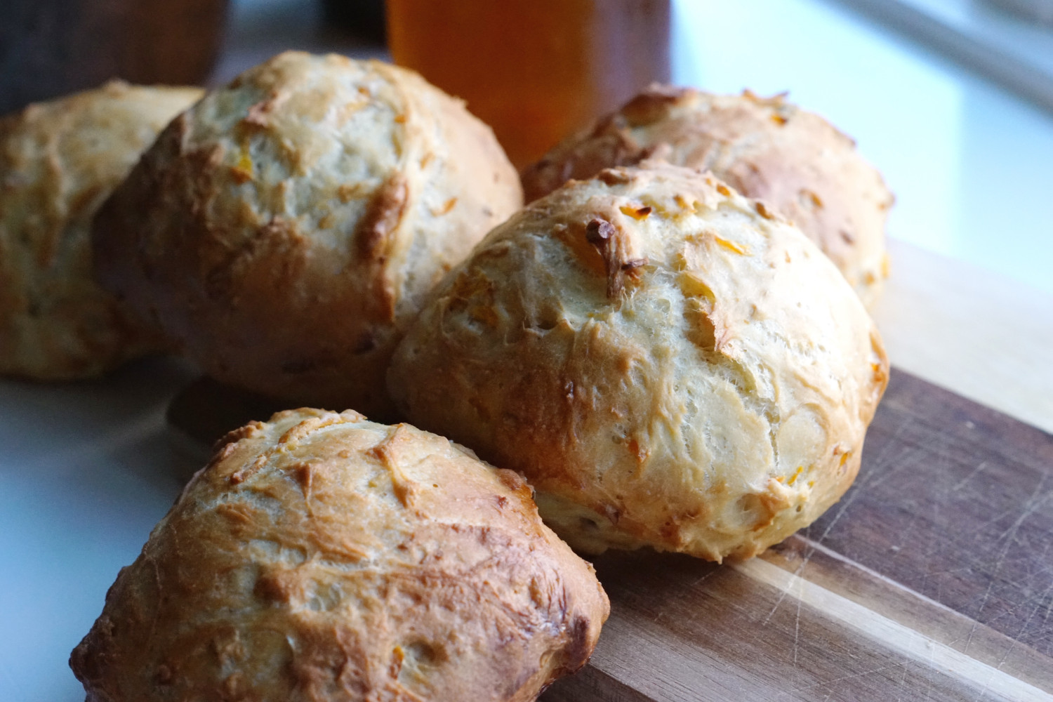 Gulerødsboller bagt på kærnemælk