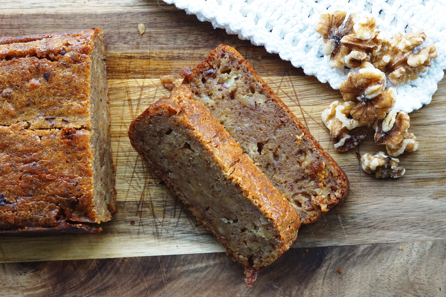 Bananbrød m. dadler og valnødder