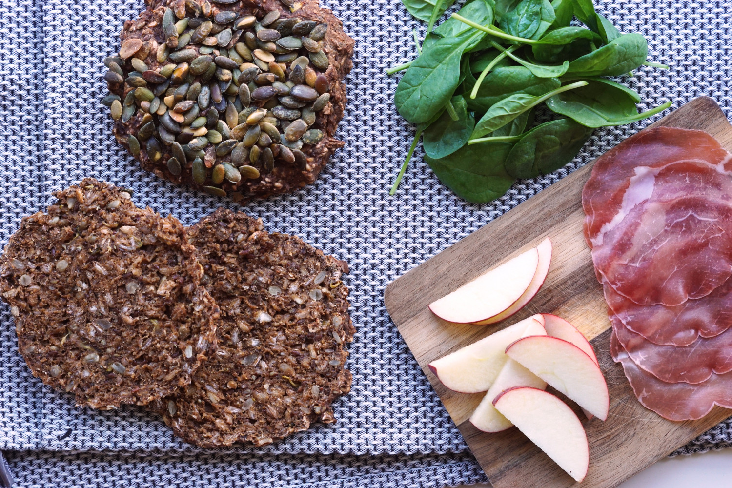 Rugbrødsboller m. græskarkerner og squash