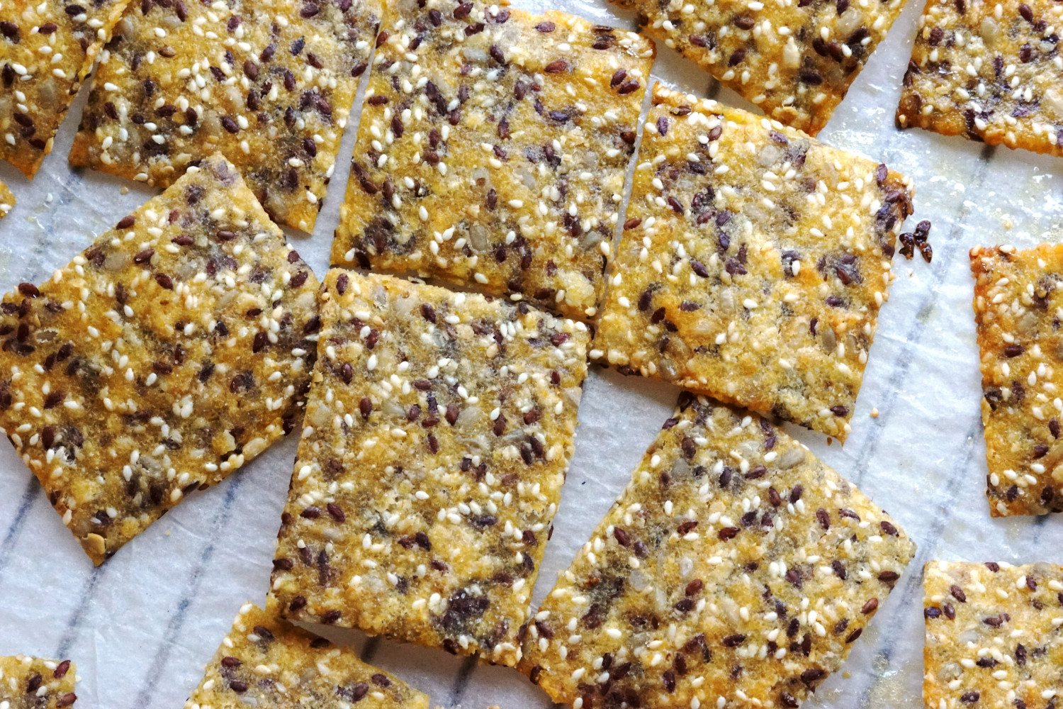 Knækbrød m. majs og hørfrø