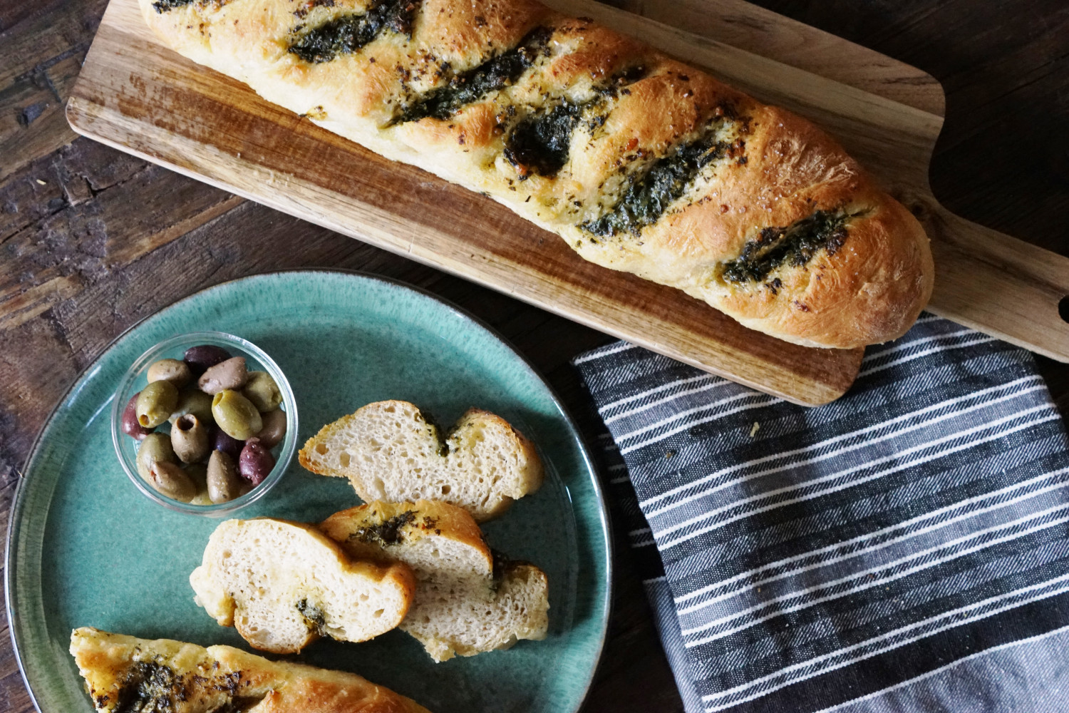 Hvidløgsbaguettes m. pesto