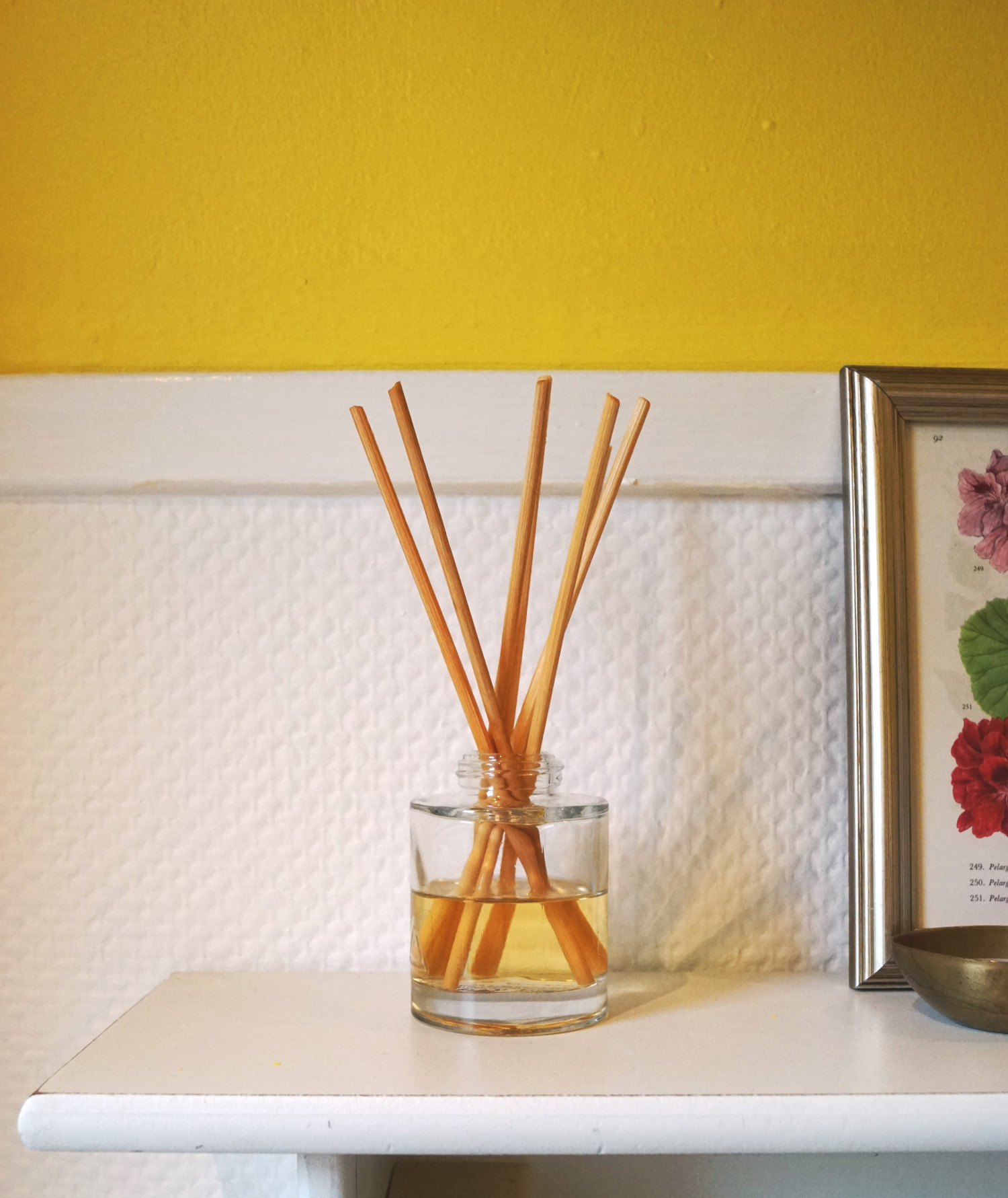 Et lille rum og en glad gul