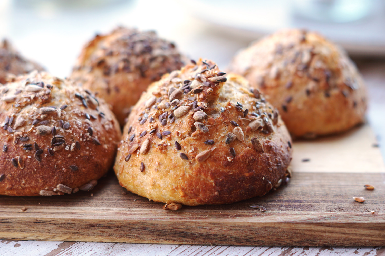 Fuldkornstykker bagt på kærnemælk