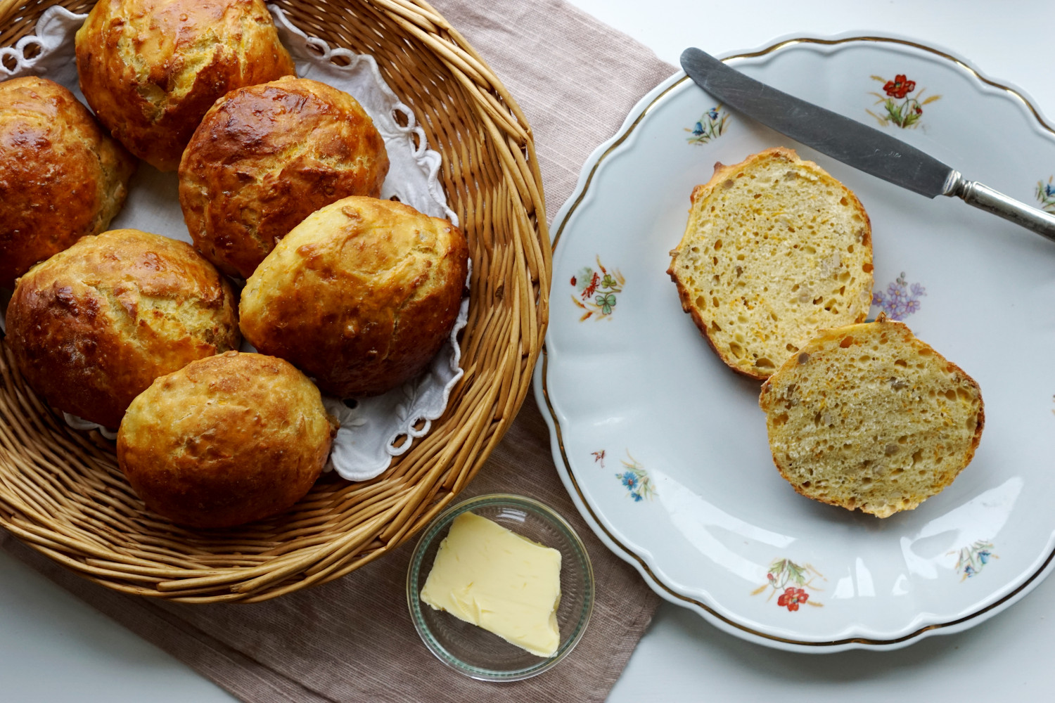 Koldhævede gulerodsboller