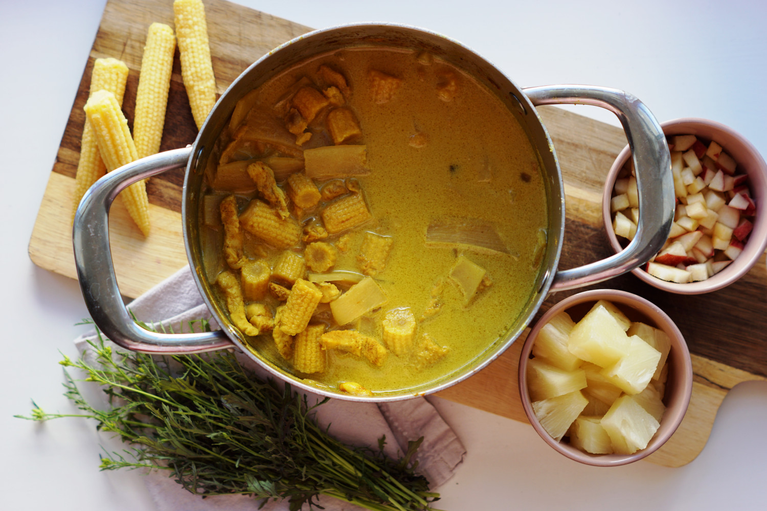 Kylling og bambusskud i gul karry